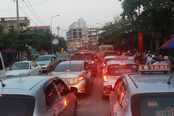 Khách đến Sầm Sơn đông nhất trong lịch sử ảnh 2
