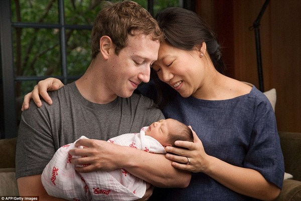Cộng đồng mạng sốt với bức ảnh ông chủ Facebook thay tã cho con ảnh 4