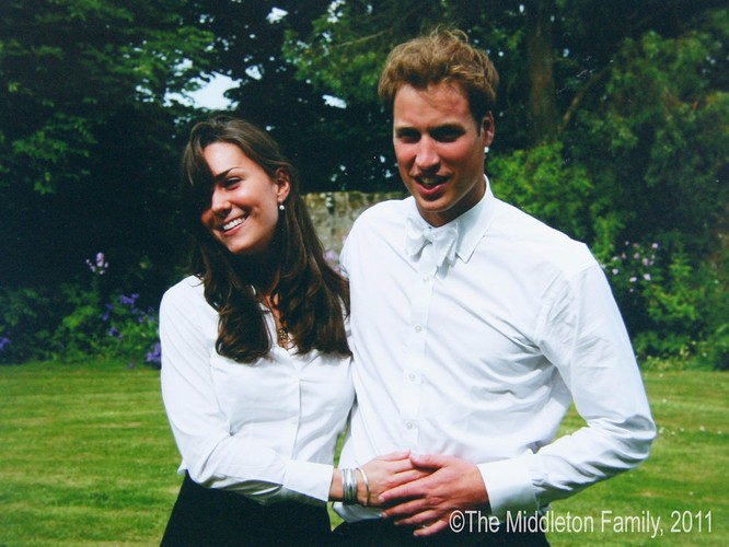 Chấm điểm gu thời trang của công nương Kate Middleton và Meghan Marke qua các tấm hình chia sẻ trên Internet ảnh 1