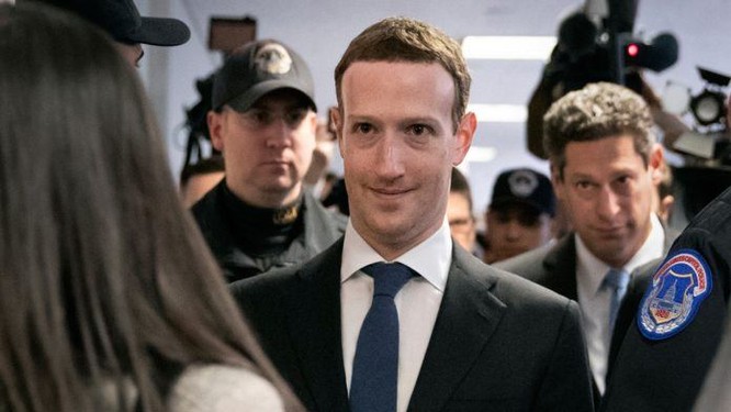 CEO Facebook nói gì trong phiên điều trần khi được chất vấn: “Tối qua anh ở khách sạn nào?” ảnh 2