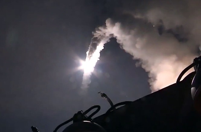 Chiến hạm Nga phóng tên lửa hành trình Kalibr từ biển Caspian, đánh phá các mục tiêu IS ở Syria cách đó 1.500km