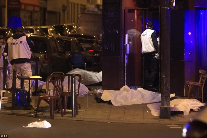 Tấn công khủng bố đẫm máu tại Paris, 130 người chết, 100 người bị giết sau khi bắt làm con tin ảnh 7