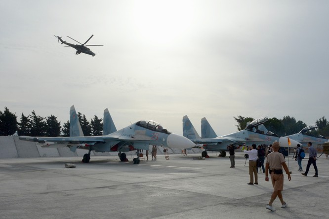 Căn cứ không quân Latakia, nơi không quân Nga xuất kích chống khủng bố