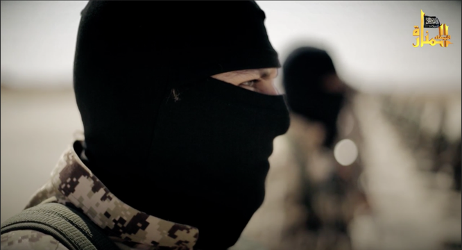 Rùng rợn cảnh phiến quân al Qaeda hành quyết binh sĩ Syria ảnh 2