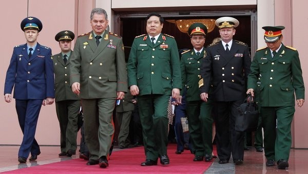 Nga rất quan tâm đến Cam Ranh. Trong ảnh là chuyến thăm của bộ trưởng quốc phòng Nga Sergei Shoigu tới Việt Nam