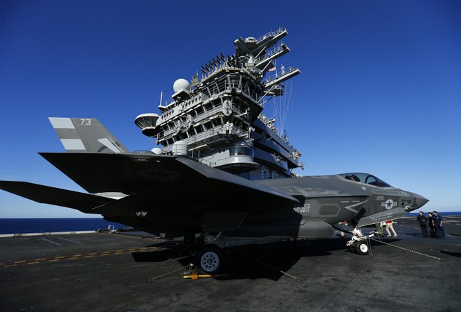 Chiến đấu cơ F-35 trên tàu sân bay Mỹ