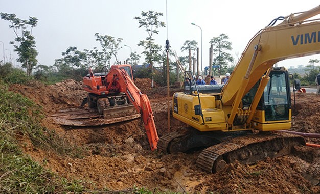 Khắc phục sự cố sáng 15-1 - Ảnh: Nguyễn Dương