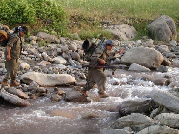 Cảnh đền tội kinh hoàng của IS trước họng súng nữ binh người Kurd ảnh 14