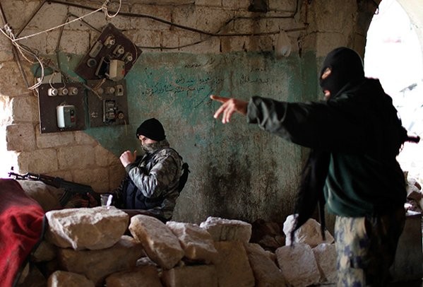 Quân đội Syria phản kích ở Deir ez Zor, IS thả 270 người ảnh 8
