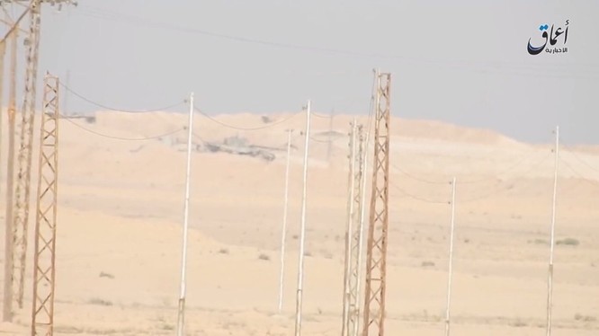 IS dùng tên lửa TOW Mỹ bắn cháy xe tăng Syria ảnh 1