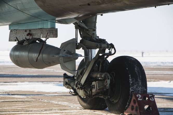 “Thú mỏ vịt” Su-34 Nga huấn luyện chiến đấu trong băng giá ảnh 6