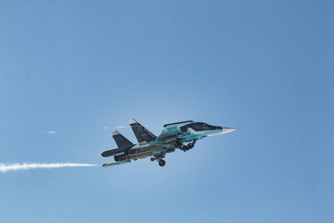 “Thú mỏ vịt” Su-34 Nga huấn luyện chiến đấu trong băng giá ảnh 27