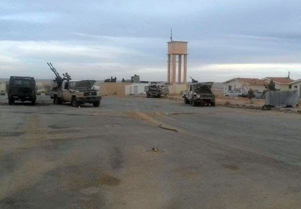 Chiến sự Palmyra: Cận cảnh quân đội Syria phản công IS, tái chiếm thành cổ ảnh 8