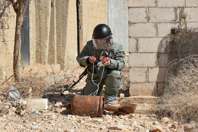 Trận chiến Palmyra: Nga kêu gọi cứu thành phố "đầy ắp bom mìn" ảnh 1