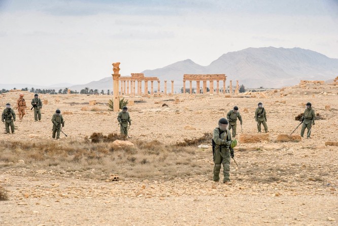 Trận chiến Palmyra: Nga kêu gọi cứu thành phố "đầy ắp bom mìn" ảnh 2