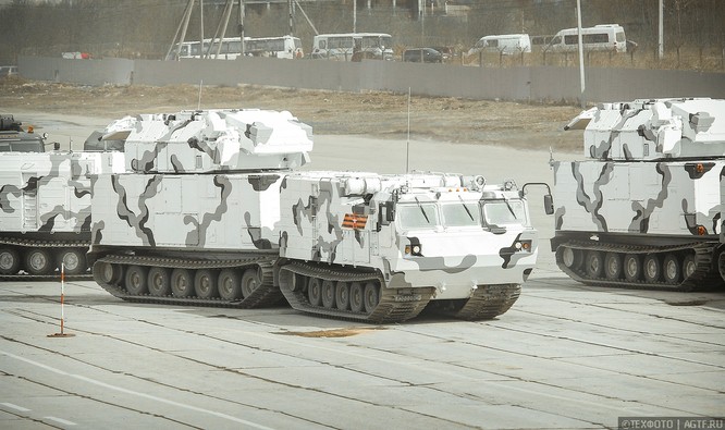 Ngắm dàn vũ khí mới Tor-M2DT và Pantsir-SA Nga tập diễu binh (video) ảnh 5