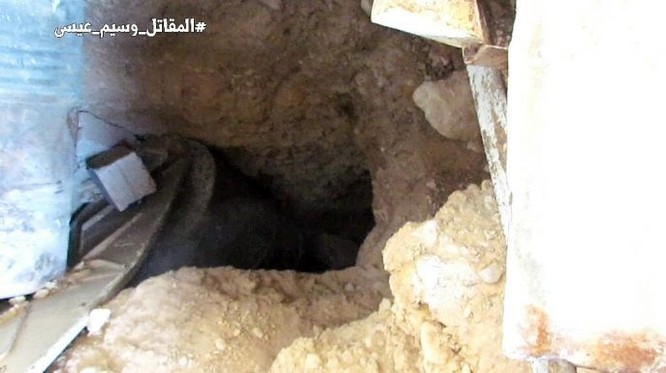 Chiến sự Syria: Quân Assad đánh sập hầm chôn phiến quân, khủng bố sắp đầu hàng ở Damascus ảnh 2
