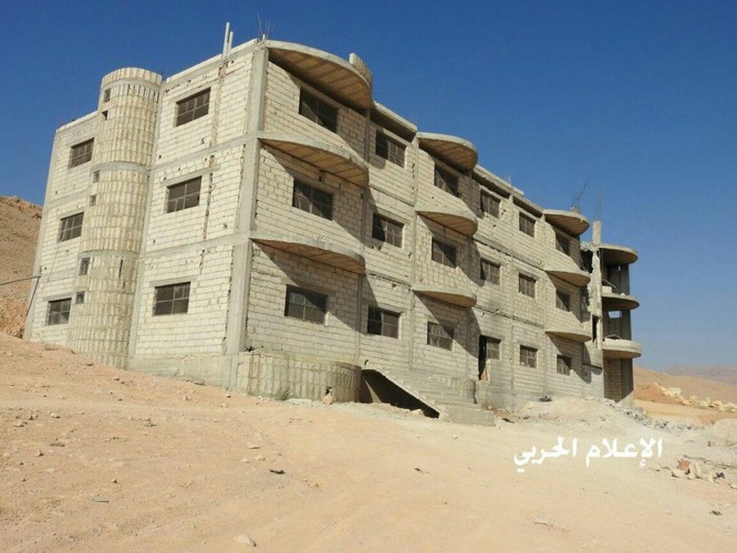 Hezbollah Seizes Former Main Hayat Tahrir al-Sham HQ In Arsal (Photos, Video) Hezbollah Seizes Former Main Hayat Tahrir al-Sham HQ In Arsal (Photos, Video)