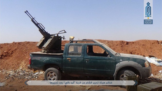 Quân đội Syria lại hứng thất bại ở Hama, phiến quân đoạt tăng T-72 ảnh 6