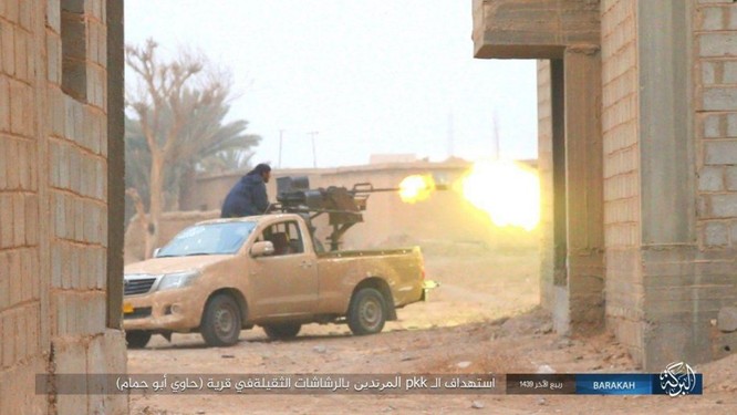IS cầm chân người Kurd trên sa mạc Syria ảnh 3