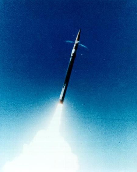 Tên lửa đánh chặn thuộc hệ thống phòng thủ khu vực tầm cao giai đoạn cuối (THAAD)