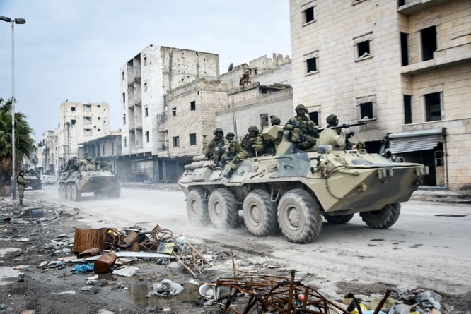 Binh sĩ Nga làm nhiệm vụ tại Aleppo sau khi thành phố hoàn toàn giải phóng