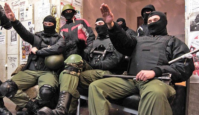 Binh sĩ Ukraine chào kiểu phát xít