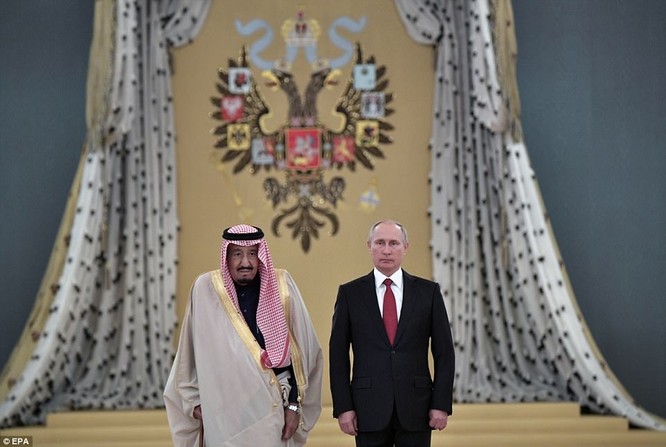 Sự kiện quốc vương Saudi Arabia tới thăm Nga khiến Mỹ hoảng hốt, vội vàng thông qua quyết định bán hệ thống phòng thủ tên lửa tầm cao giai đoạn cuối THAAD cho quốc gia Vùng Vịnh vì lo đồng minh