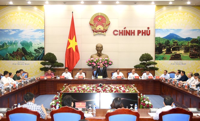Thủ tướng Nguyễn Xuân Phúc: “Đừng có về phòng riêng mà làm thủ tục“ ảnh 2