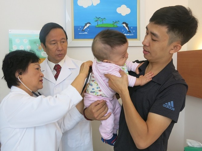 Kết quả chụp CT phổi lồng ngực và khám giữa tháng 12/2017 của Hoàng Thiên cho thấy phổi bé gần như trở về bình thường.
