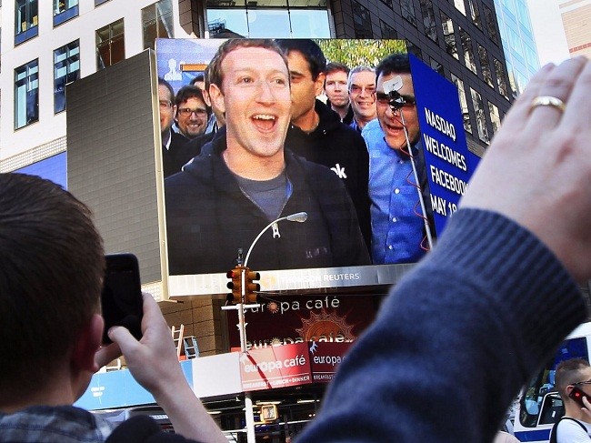 Sếp Facebook và vợ tiêu xài như thế nào với tài sản 74 tỷ USD ảnh 1