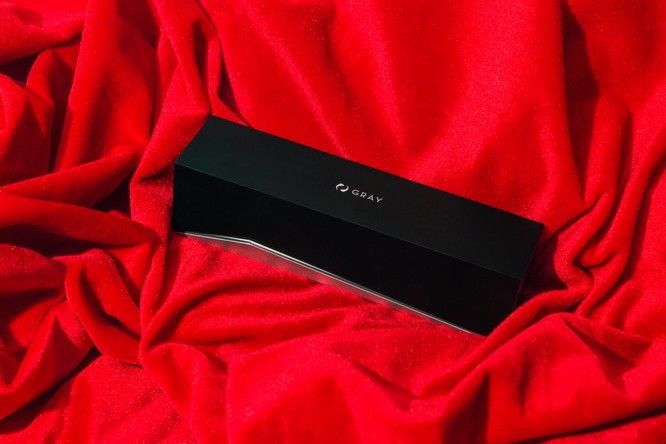 Chiêm ngưỡng bộ ốp viền có giá đắt hơn cả iPhone X ảnh 1