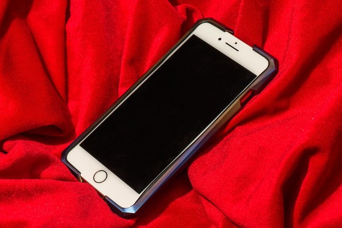 Chiêm ngưỡng bộ ốp viền có giá đắt hơn cả iPhone X ảnh 9