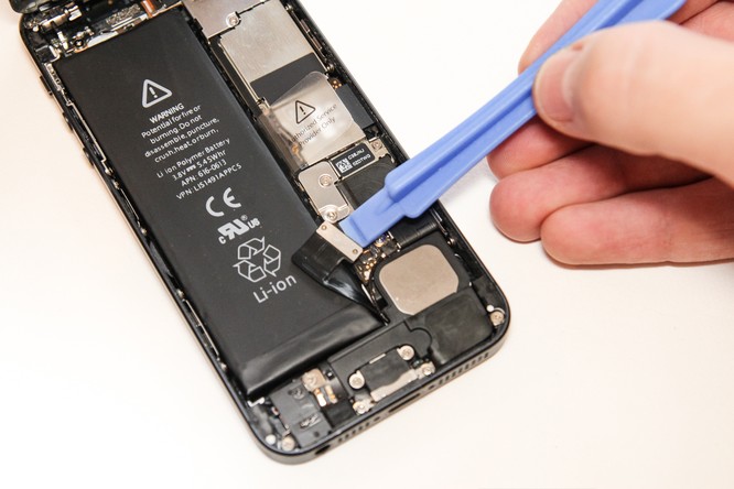 Người dùng iPhone Việt đã được hưởng chính sách thay pin mới của Apple ảnh 1
