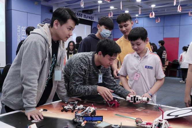 Tech Fair 2021 - Triển lãm khoa học và công nghệ thu hút các bạn trẻ ở Hà Nội ảnh 1