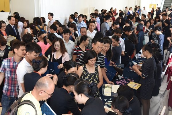 Cuối năm nhiều tiền: Nhà đất dồn nhau tăng giá ảnh 1
