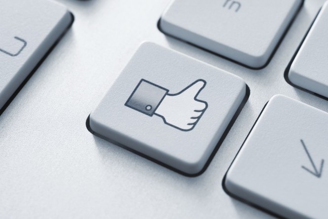 Sử dụng Facebook vừa phải giúp sống lâu hơn ảnh 1