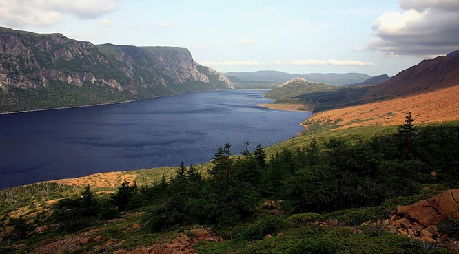 Gros Morne được thành lập vào năm 1973, và đã được công bố như là một vườn quốc gia vào ngày 1 tháng 10 năm 2005. Ảnh: crockercabins.