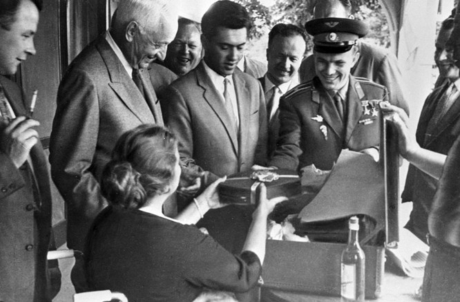 Yuri Gagarin trong chuyến thăm Canada, ngày 5 tháng 8 năm 1961.