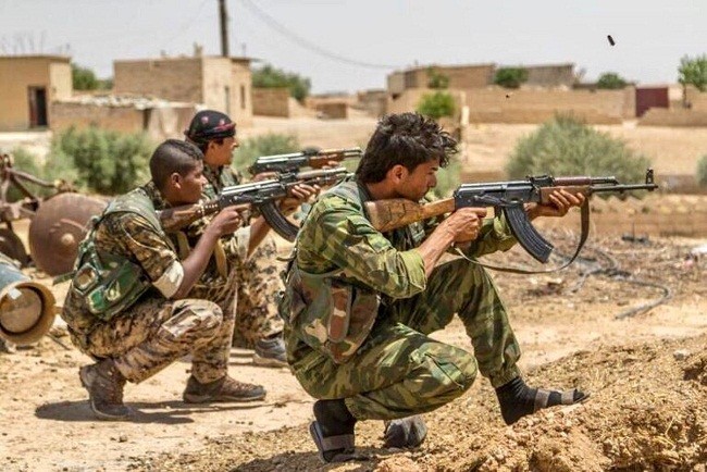 Nga vừa lệnh lui binh Syria, Mỹ “hà hơi tiếp sức” đối lập ảnh 1