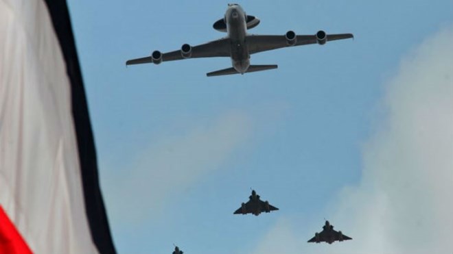 Pháp trả đũa khủng bố, ồ ạt dội bom vào thành trì IS ở Syria ảnh 1