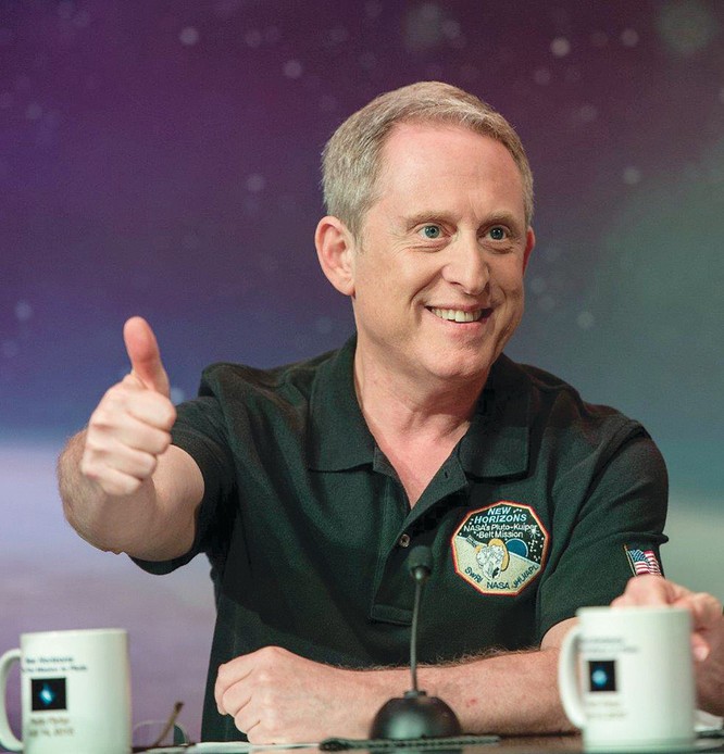 Giáo sư Alan Stern, người đã có kinh nghiệm tham gia vào 24 nhiệm vụ thám hiểm không gian của NASA và chịu trách nhiệm chỉ đạo 8 trong số đó. Nguồn: