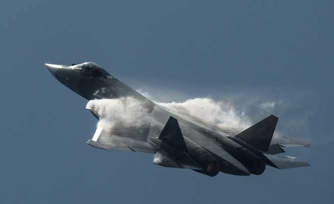 Chiến đấu cơ tàng hình thế hệ năm T-50 của Nga