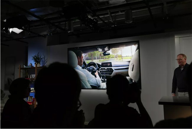 Xe hơi BMW tích hợp trợ lý ảo Alexa: Hổ mọc thêm cánh? - ảnh 1