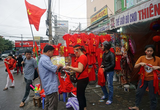 Cổ động viên vẫn cháy “hết” mình trước trận Chung kết lịch sử - ảnh 5