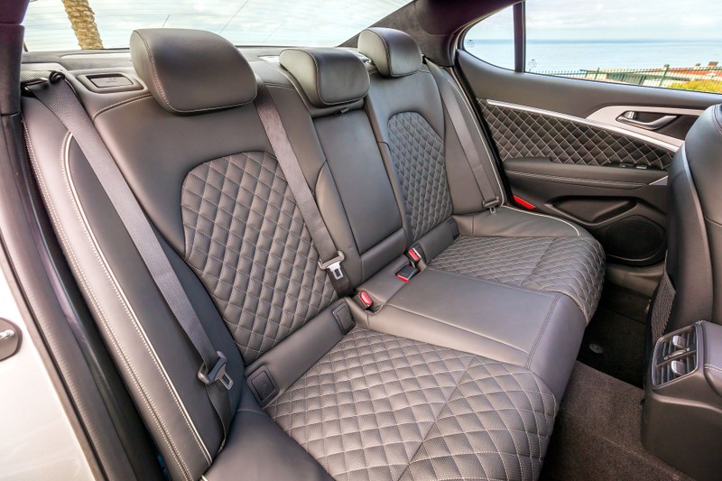 Genesis G70 2019: Đối đầu trực tiếp với BMW 3-Series - ảnh 11