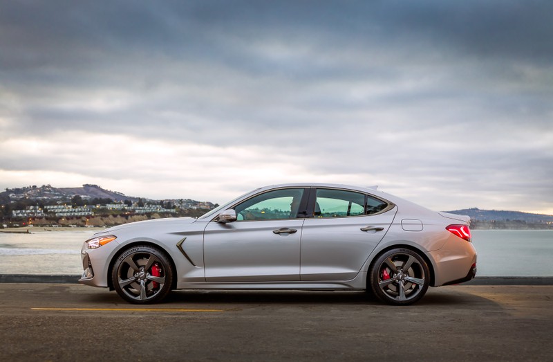 Genesis G70 2019: Đối đầu trực tiếp với BMW 3-Series - ảnh 1