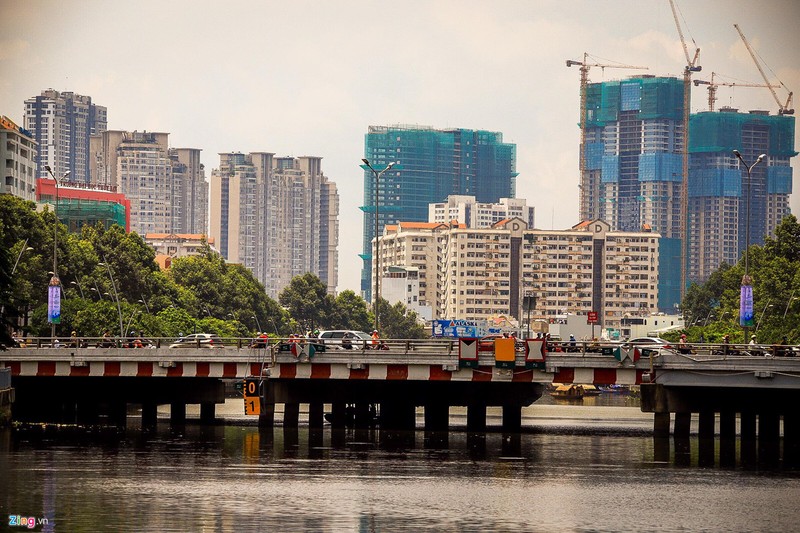 'Rung be tong' tai khu do thi xa hoa tren duong Nguyen Huu Canh hinh anh 12