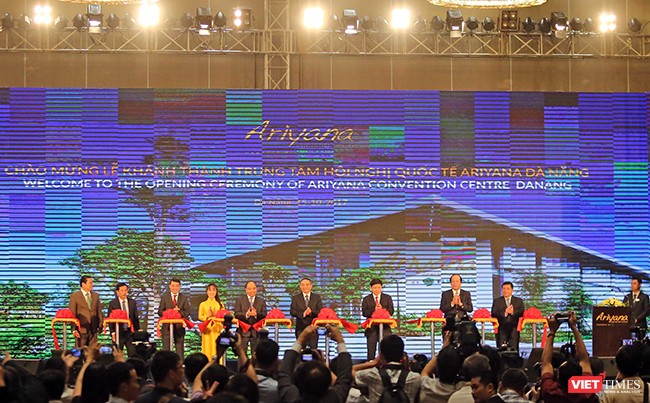 Ngày 15/10, với sự chứng kiến của Thủ tướng Chính phủ Nguyễn Xuân Phúc, UBND TP Đà Nẵng, Tập đoàn Sovico và Furama Resort Đà Nẵng đã cắt băng khánh thành Cung Hội nghị Quốc tế Ariyana, công trình trọng điểm phục vụ tuần lễ Cấp cao APEC 2017. 