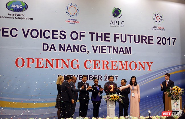 Sáng 6/11, Diễn đàn Tiếng nói tương lai APEC 2017 đã chính thức được khai mạc tại Đại học Đà Nẵng